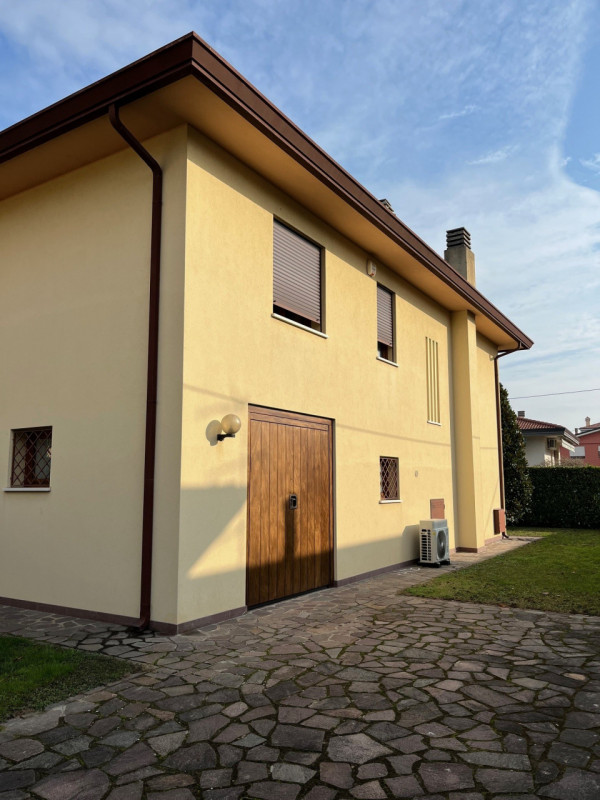 VILLATORA: CLASSE ENERGETICA A1 - EPgl,nren 82,82 KWh/mq anno.
In tranquillo quartiere residenzia...