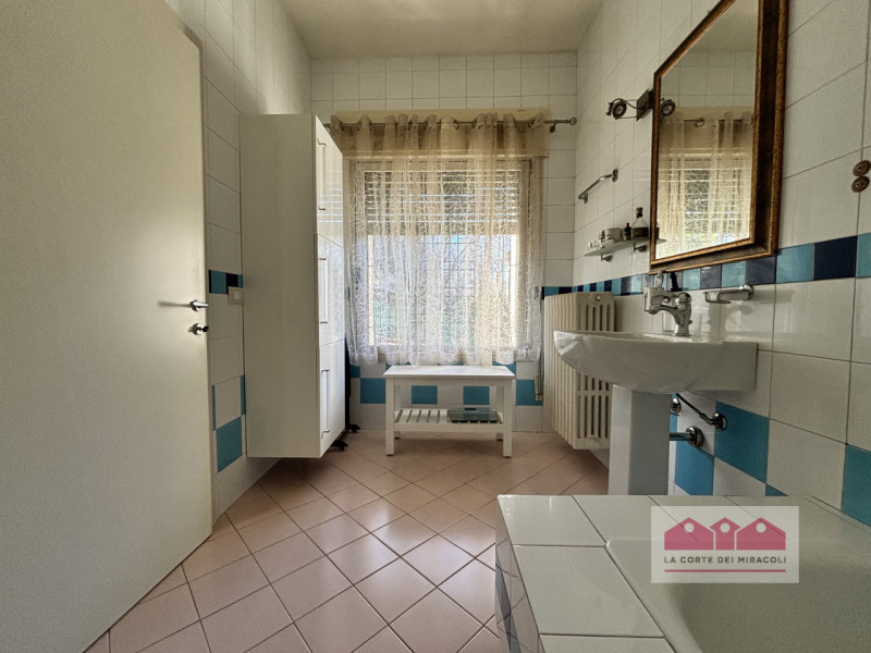 MONTE BERICO: BICAMERE COMPLETAMENTE ARREDATO CON TERRAZZA, GARAGE E CANTINA. RIF. 2223 RICHIESTA...