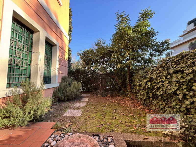 MONTE BERICO: BICAMERE COMPLETAMENTE ARREDATO CON TERRAZZA, GARAGE E CANTINA. RIF. 2223 RICHIESTA...