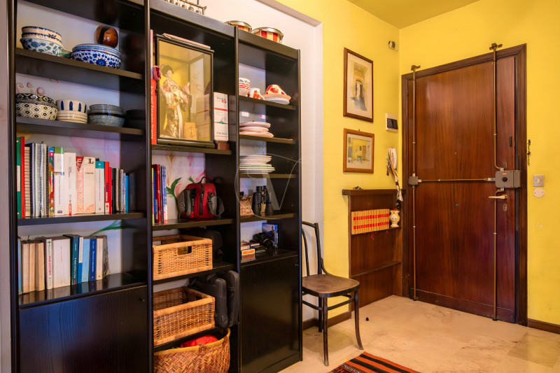 In Via Buonarroti, a due passi dalla stazione e inserito in un contesto residenziale tranquillo, ...