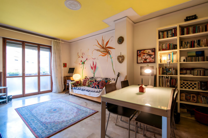 In Via Buonarroti, a due passi dalla stazione e inserito in un contesto residenziale tranquillo, ...