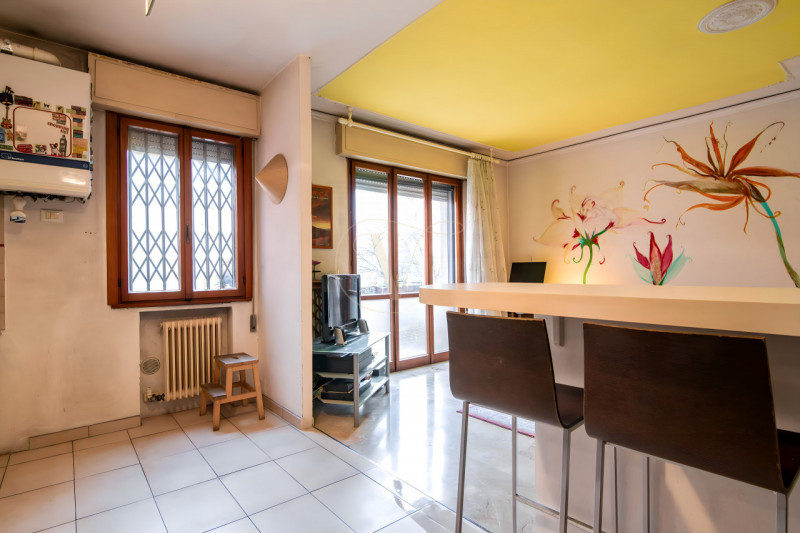 In Via Buonarroti, a due passi dalla stazione e inserito in un contesto residenziale tranquillo, ...