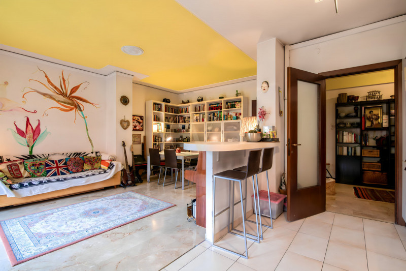 In Via Buonarroti, a due passi dalla stazione e inserito in un contesto residenziale tranquillo, ...