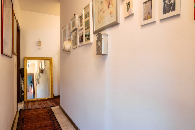 In Via Buonarroti, a due passi dalla stazione e inserito in un contesto residenziale tranquillo, ...