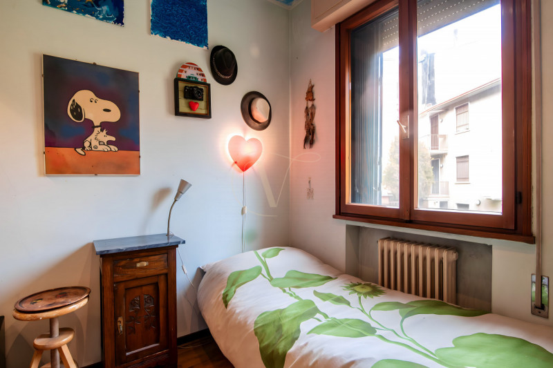 In Via Buonarroti, a due passi dalla stazione e inserito in un contesto residenziale tranquillo, ...