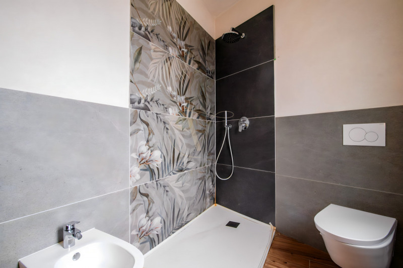 In Via Buonarroti, a due passi dalla stazione e inserito in un contesto residenziale tranquillo, ...