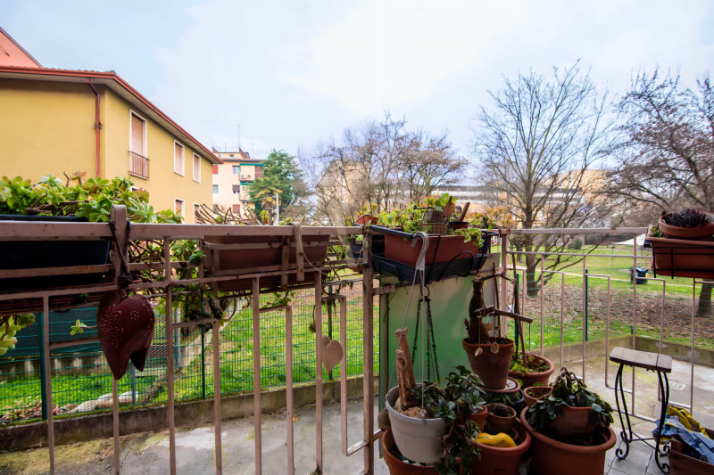In Via Buonarroti, a due passi dalla stazione e inserito in un contesto residenziale tranquillo, ...