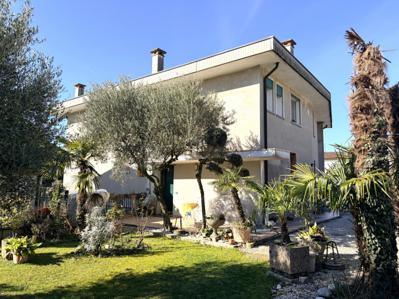 MASERA' DI PADOVA: situata nella frazione di Bertipaglia e comoda a tutti i principali servizi, c...