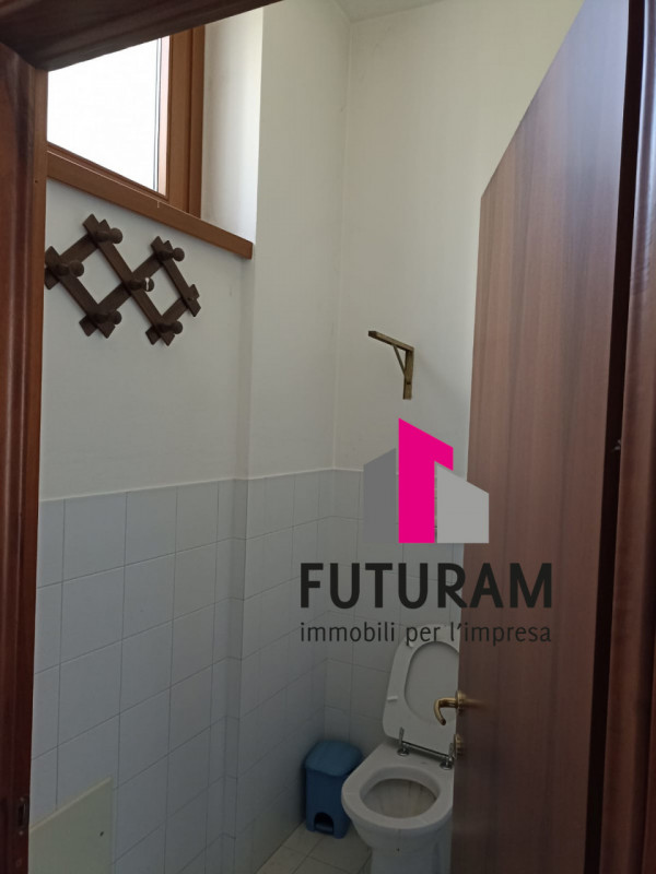 PADOVA ZONA MONTÀ RIFERIMENTO: 6MAT -TEL 3403358378 - 0444310220
 
In affitto un'eccellente oppor...