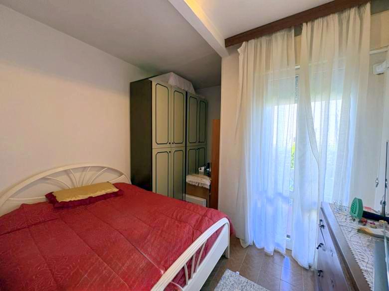 Proponiamo, a Giarre di Abano Terme, una particolare proprietà composta da una casa singola da ri...