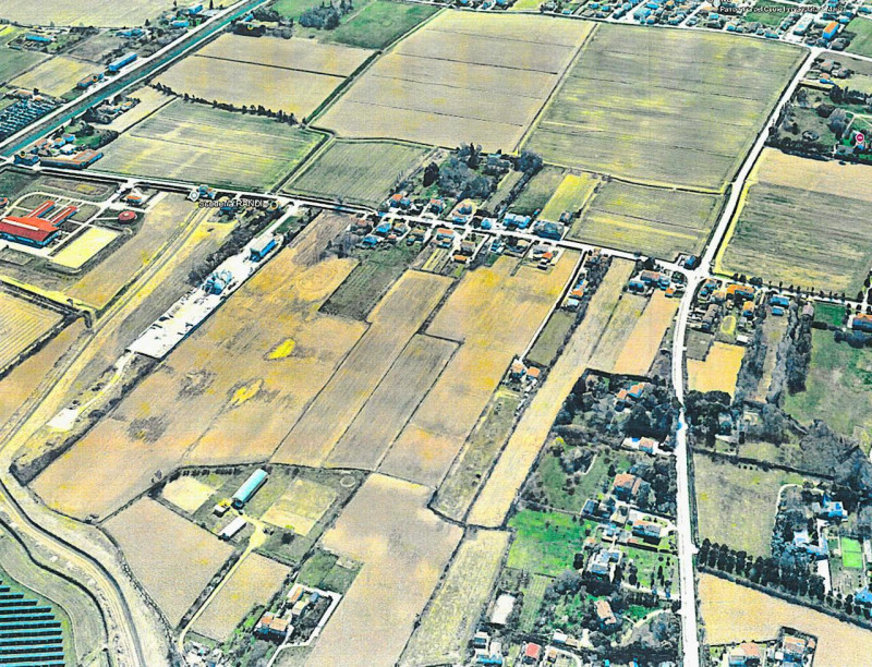 Proponiamo, a Giarre di Abano Terme, una particolare proprietà composta da una casa singola da ri...