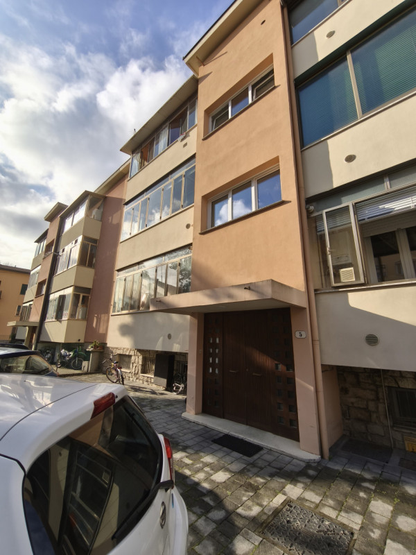 Nel rinomato quartiere di Sant’Osvaldo a Padova proponiamo in vendita un appartamento trilocale a...