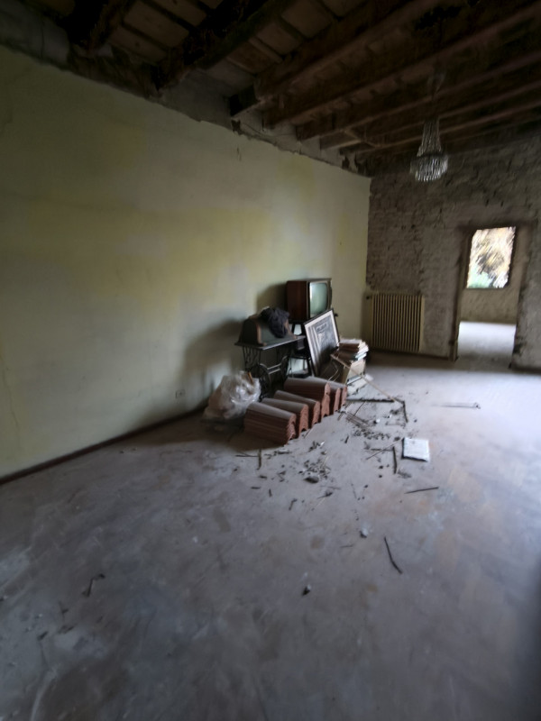 Scopri questa straordinaria opportunità di investimento a Savonarola, una delle zone più affascin...