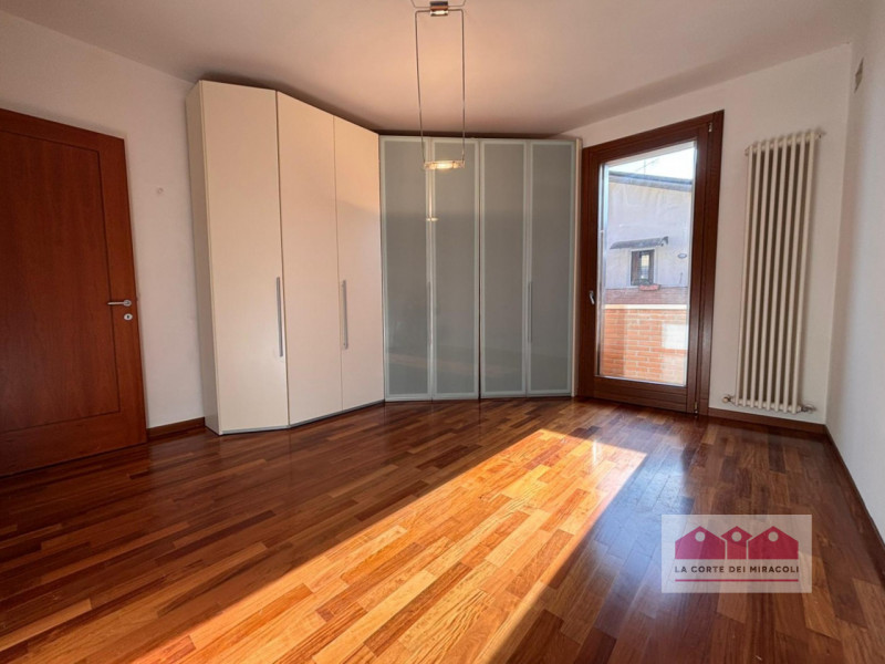 LUMIGNANO: IN UNA DELLE ZONE PIÙ RICERCATE DEL COMUNE DI LONGARE, PROPONIAMO IN AFFITTO SPLENDIDA...