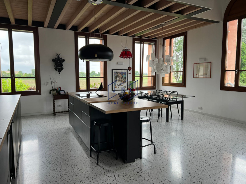 PORTOBUFFOLE' - (TV)
Immagina di vivere nel cuore di uno dei Borghi più Belli e piccoli d'Italia,...