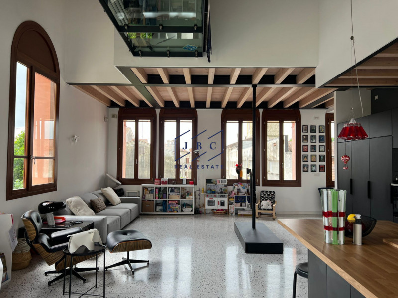 PORTOBUFFOLE' - (TV)
Immagina di vivere nel cuore di uno dei Borghi più Belli e piccoli d'Italia,...