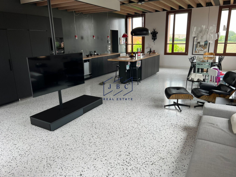 PORTOBUFFOLE' - (TV)
Immagina di vivere nel cuore di uno dei Borghi più Belli e piccoli d'Italia,...