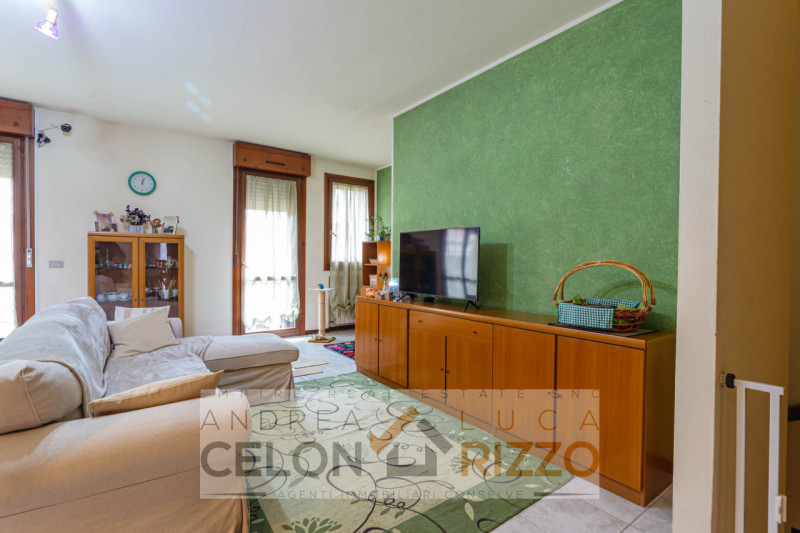 Nel cuore di Conselve, con tutti i servizi letteralmente sotto casa, proponiamo un appartamento u...