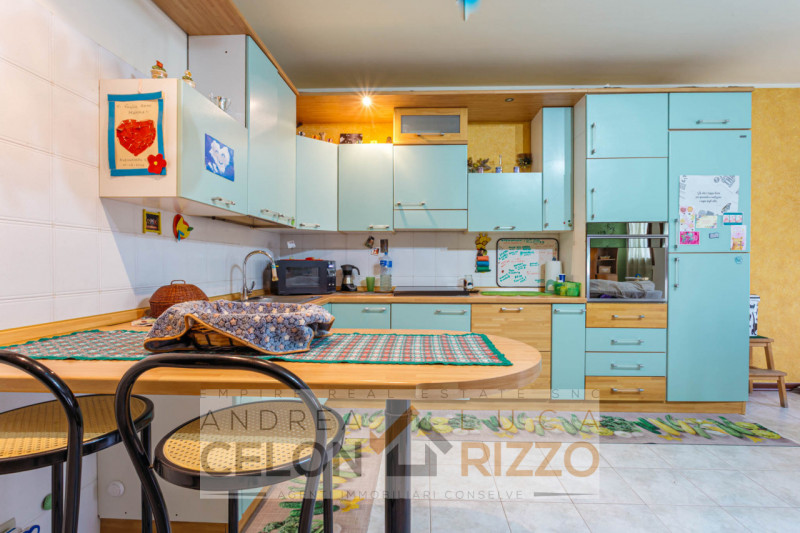 Nel cuore di Conselve, con tutti i servizi letteralmente sotto casa, proponiamo un appartamento u...