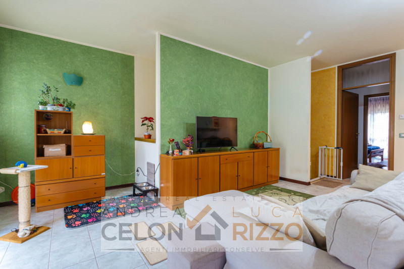 Nel cuore di Conselve, con tutti i servizi letteralmente sotto casa, proponiamo un appartamento u...