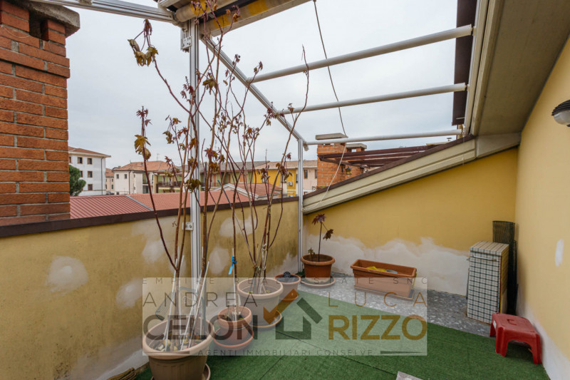 Nel cuore di Conselve, con tutti i servizi letteralmente sotto casa, proponiamo un appartamento u...