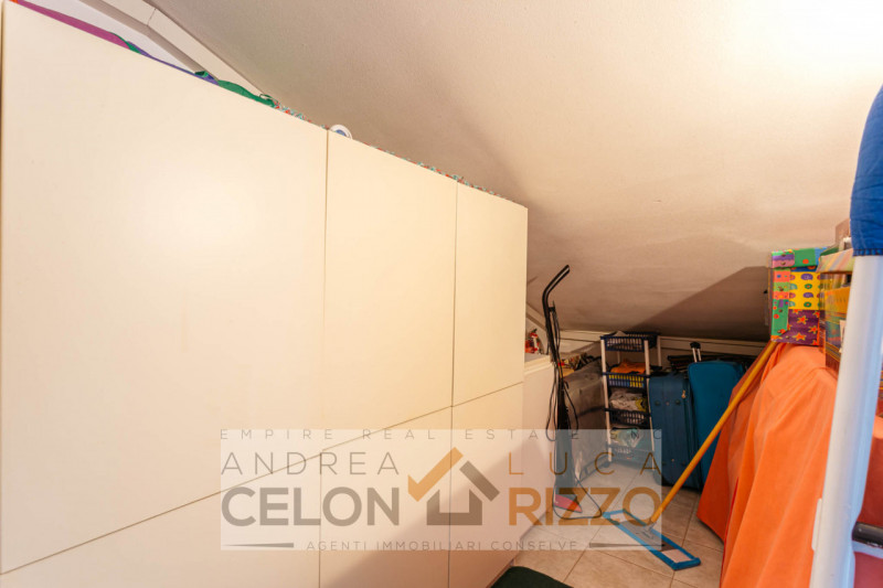 Nel cuore di Conselve, con tutti i servizi letteralmente sotto casa, proponiamo un appartamento u...