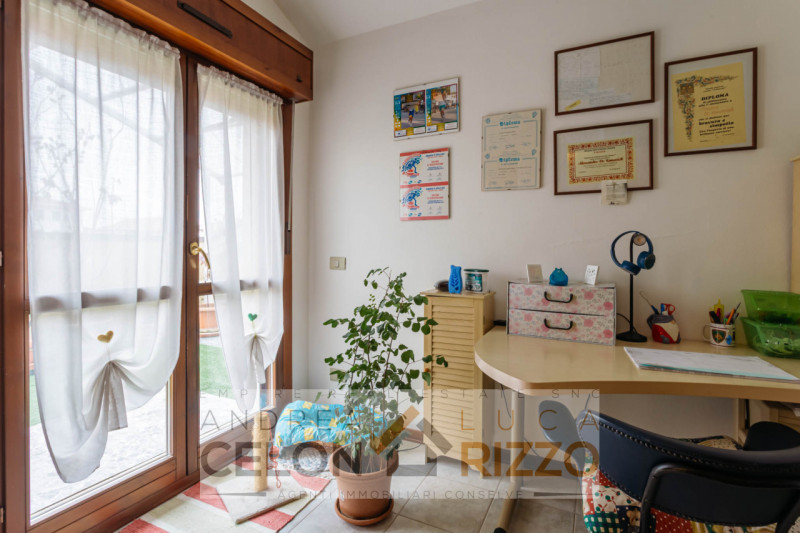 Nel cuore di Conselve, con tutti i servizi letteralmente sotto casa, proponiamo un appartamento u...