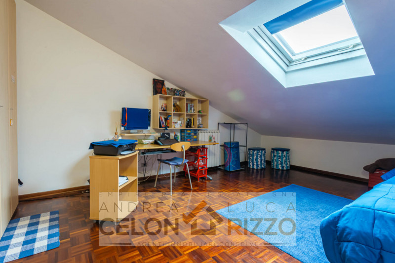 Nel cuore di Conselve, con tutti i servizi letteralmente sotto casa, proponiamo un appartamento u...