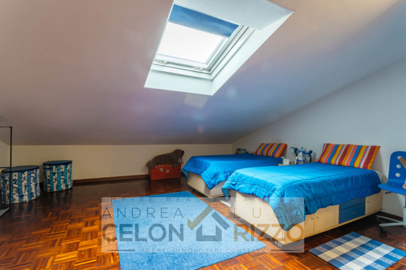 Nel cuore di Conselve, con tutti i servizi letteralmente sotto casa, proponiamo un appartamento u...