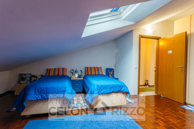 Nel cuore di Conselve, con tutti i servizi letteralmente sotto casa, proponiamo un appartamento u...