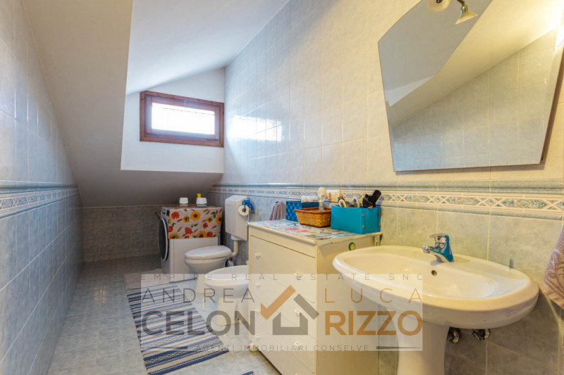 Nel cuore di Conselve, con tutti i servizi letteralmente sotto casa, proponiamo un appartamento u...