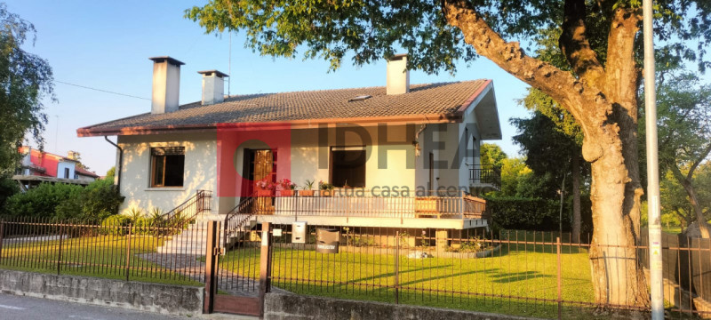 SILEA: CENTRO

In centro al paese, con tutti i servizi raggiungibili a piedi tra cui scuole, pani...