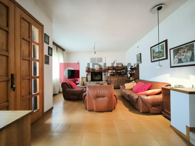 SILEA: CENTRO

In centro al paese, con tutti i servizi raggiungibili a piedi tra cui scuole, pani...