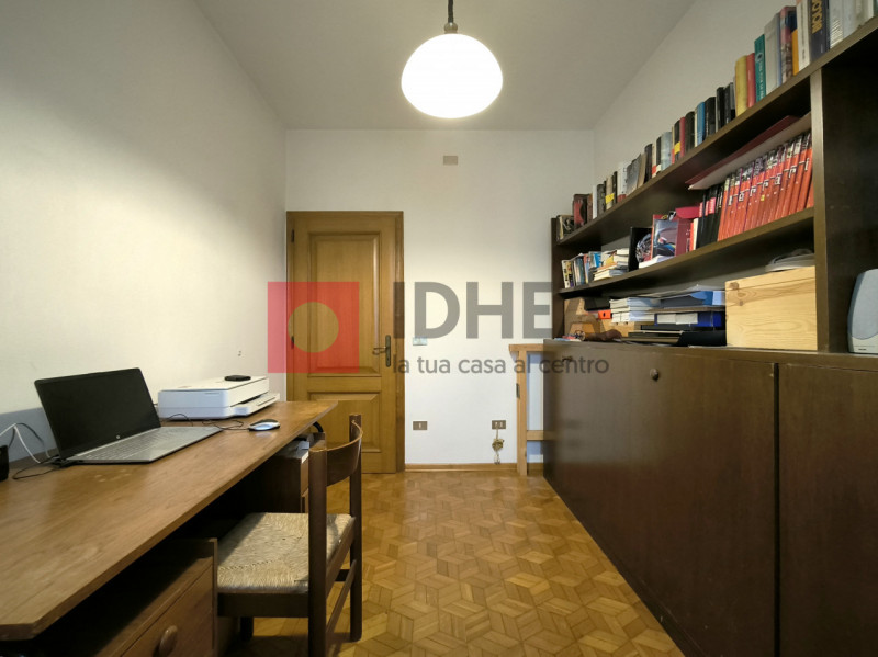 SILEA: CENTRO

In centro al paese, con tutti i servizi raggiungibili a piedi tra cui scuole, pani...