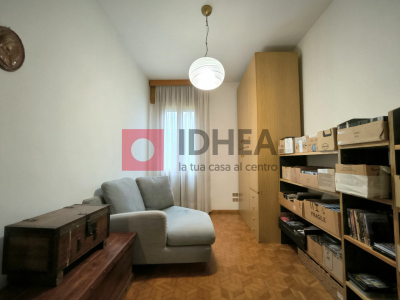 SILEA: CENTRO

In centro al paese, con tutti i servizi raggiungibili a piedi tra cui scuole, pani...