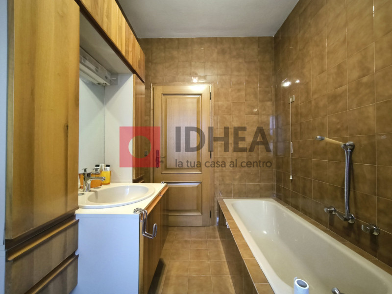 SILEA: CENTRO

In centro al paese, con tutti i servizi raggiungibili a piedi tra cui scuole, pani...