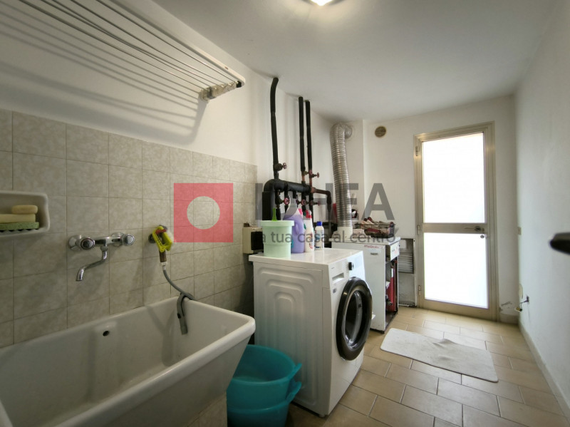 SILEA: CENTRO

In centro al paese, con tutti i servizi raggiungibili a piedi tra cui scuole, pani...