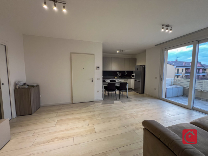 Proponiamo in vendita arioso appartamento di recentissima costruzione (2018) al secondo e ultimo ...