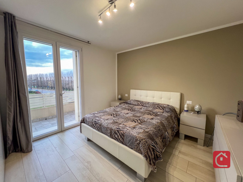 Proponiamo in vendita arioso appartamento di recentissima costruzione (2018) al secondo e ultimo ...