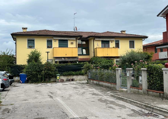 Rif. A.A.413-24

Vendita all'asta - appartamento al piano terra con garage in data 27 febbraio 20...