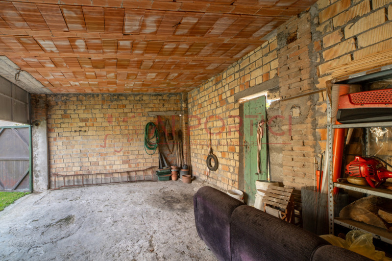 ARZERGRANDE - CASA SINGOLA con ampio giardino, sita a pochi minuti a piedi dal cento del paese e ...