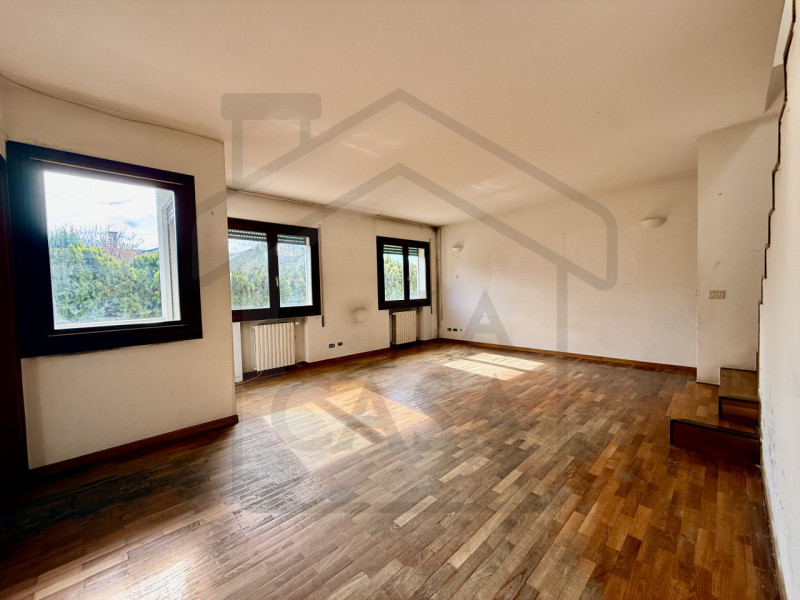 ABANO TERME - Appartamento duplex nel rinomato quartiere Pescarini, appartamento duplex situato a...