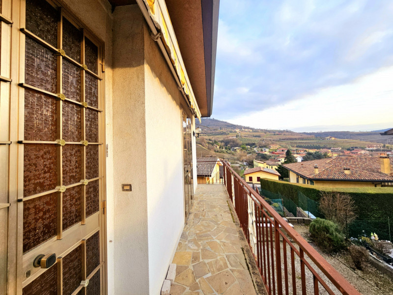 A Cinto Euganeo, in una posizione comoda e centrale, proponiamo in vendita abitazione singola, co...