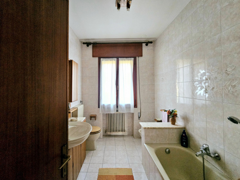 A Cinto Euganeo, in una posizione comoda e centrale, proponiamo in vendita abitazione singola, co...