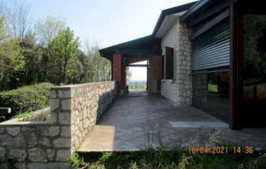 Rif. A.A.415-18

Vendita all'asta - villino su 3 livelli con giardino in data 27 febbraio 2026

D...