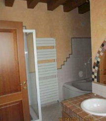 Rif. A.A.415-18

Vendita all'asta - villino su 3 livelli con giardino in data 27 febbraio 2026

D...