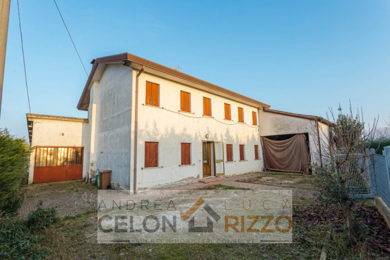 Immersa nella tranquillità della campagna di Arre, dove il tempo sembra scorrere con un ritmo più...