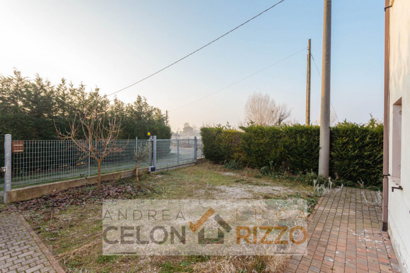 Immersa nella tranquillità della campagna di Arre, dove il tempo sembra scorrere con un ritmo più...