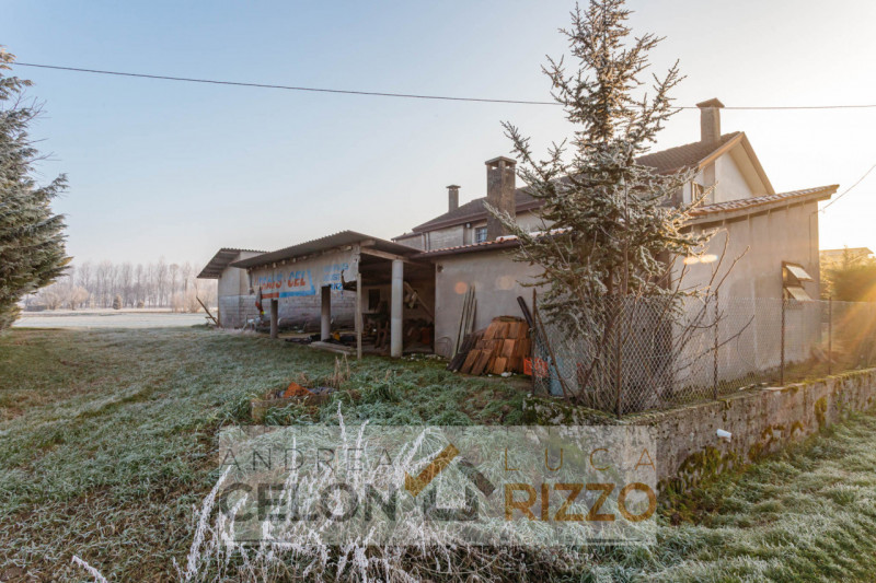 Immersa nella tranquillità della campagna di Arre, dove il tempo sembra scorrere con un ritmo più...