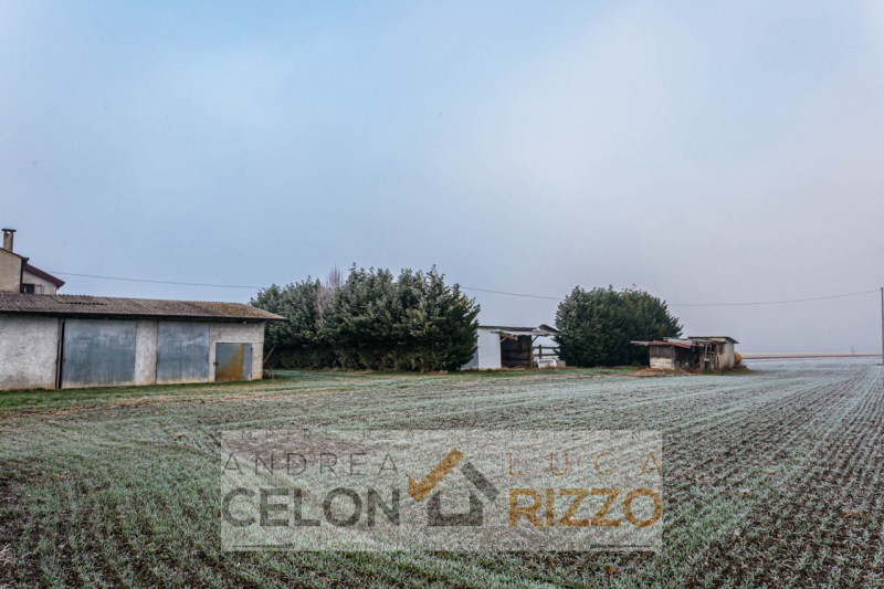 Immersa nella tranquillità della campagna di Arre, dove il tempo sembra scorrere con un ritmo più...